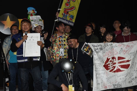 ゆうばり市民賞を受賞した「大怪獣チャランポラン祭り 鉄ドン」チーム。