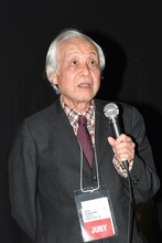 スピーチをする内藤誠。