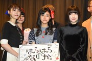 左から松井玲奈、原菜乃華、吉田凜音。