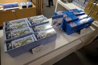 「君の名は。」展グッズ売り場の様子。