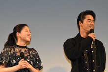 「たたら侍」舞台挨拶。左から石井杏奈（E-girls）、小林直己（EXILE / 三代目 J Soul Brothers from EXILE TRIBE）。