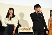 左から平祐奈、中川大志。