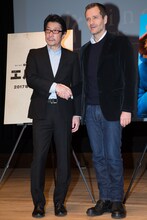 左から阪本順治、デヴィッド・ハイマン。