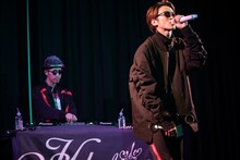 Hilcrhymeによるライブの様子。