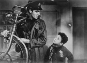 「自転車泥棒」 (c)Licensed by COMPASS FILM SRL – Rome – Italy. All Rights reserved.