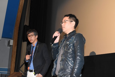左から石川光久、神山健治。