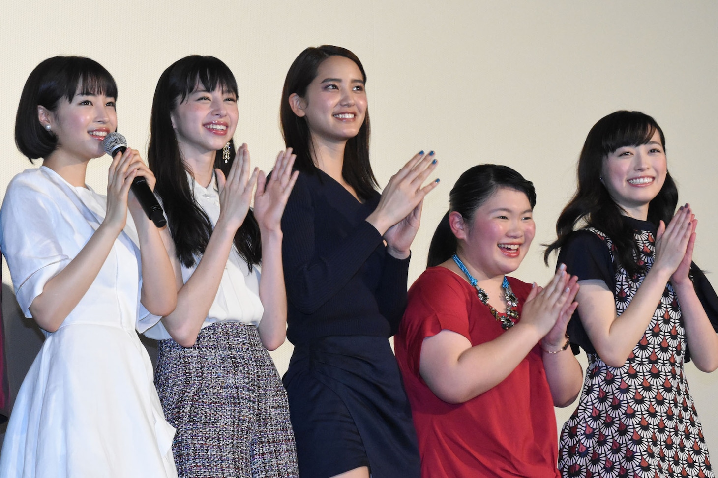 左から広瀬すず、中条あやみ、山崎紘菜、富田望生、福原遥。