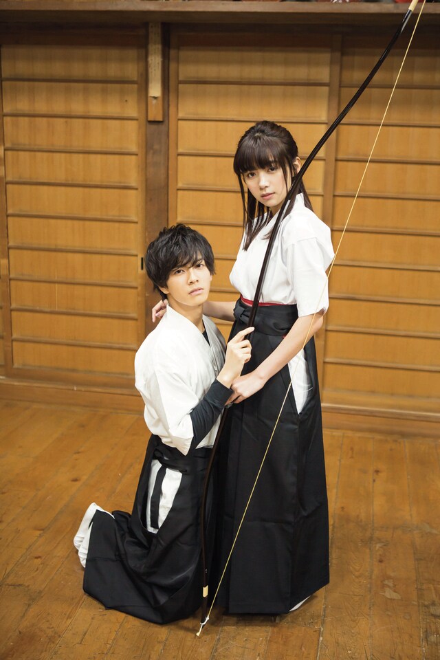 「一礼して、キス」に出演する池田エライザ（右）と中尾暢樹（左）。