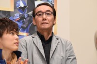 金田治（中央）