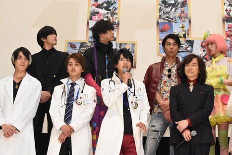 「仮面ライダー×スーパー戦隊 超スーパーヒーロー大戦」完成披露舞台挨拶の様子。