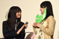当選者と話す橋本環奈。