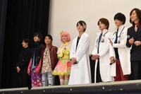 「仮面ライダー×スーパー戦隊 超スーパーヒーロー大戦」完成披露舞台挨拶の様子。