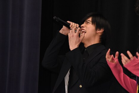 「恐ろしいのは私自身の才能さー!!」と叫ぶ岩永徹也。