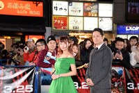 「キングコング：髑髏島の巨神」ジャパンプレミアにゲストとして出席したmam（左）と宮城大樹（右）。