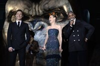 左からトム・ヒドルストン、ブリー・ラーソン、サミュエル・L・ジャクソン。