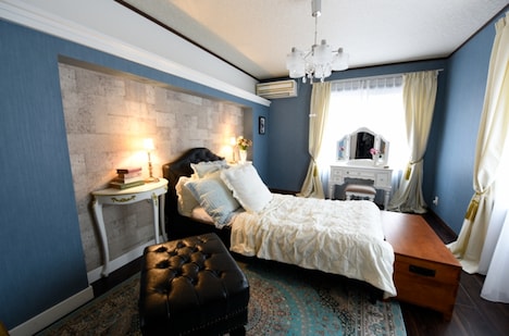 「ゴシップガール」のブレアの部屋を再現した空間。