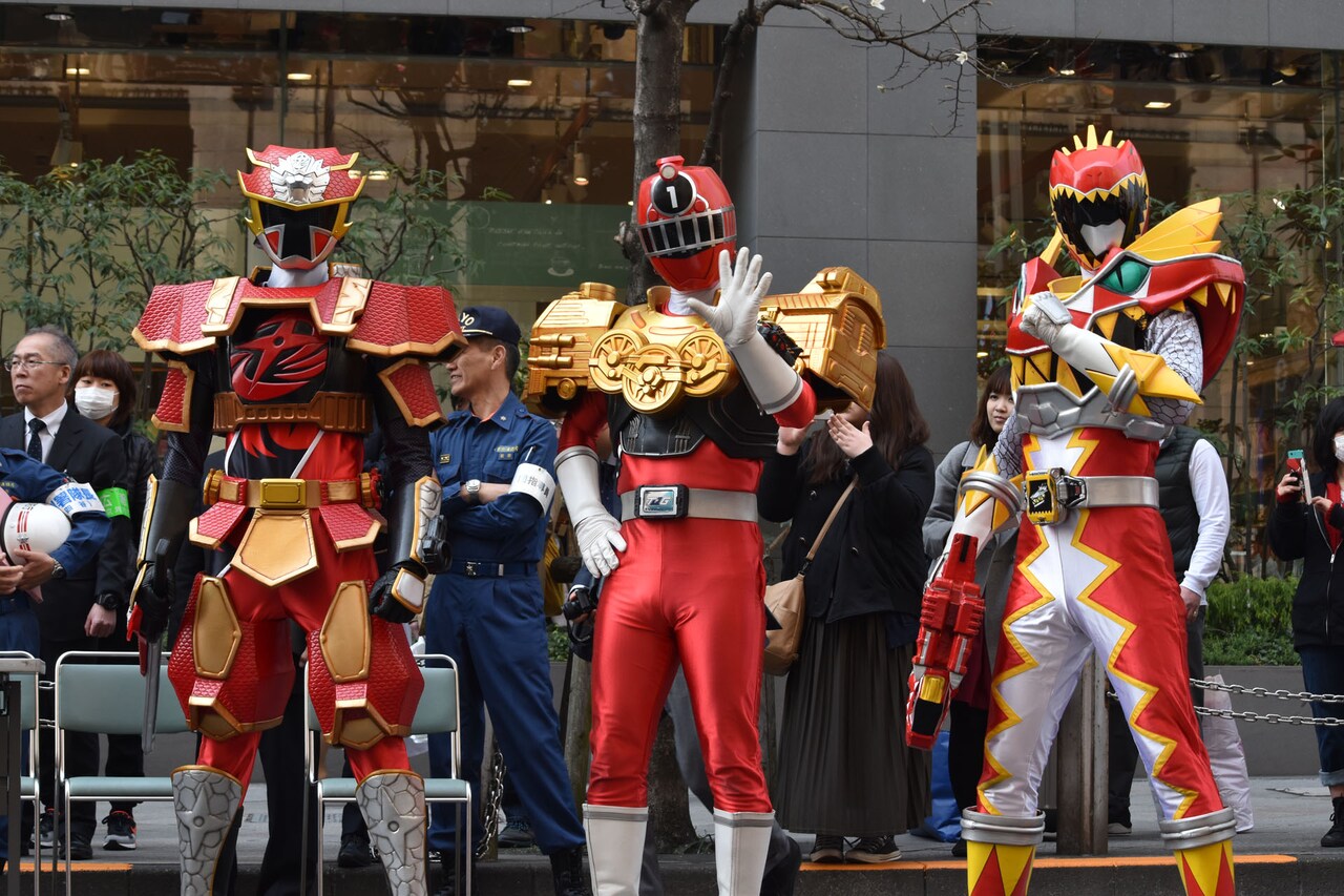 HGヒーローズ スーパー戦隊EX キョウリュウレッドカーニバル 左から