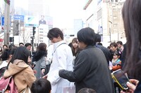 瀬戸利樹（中央）