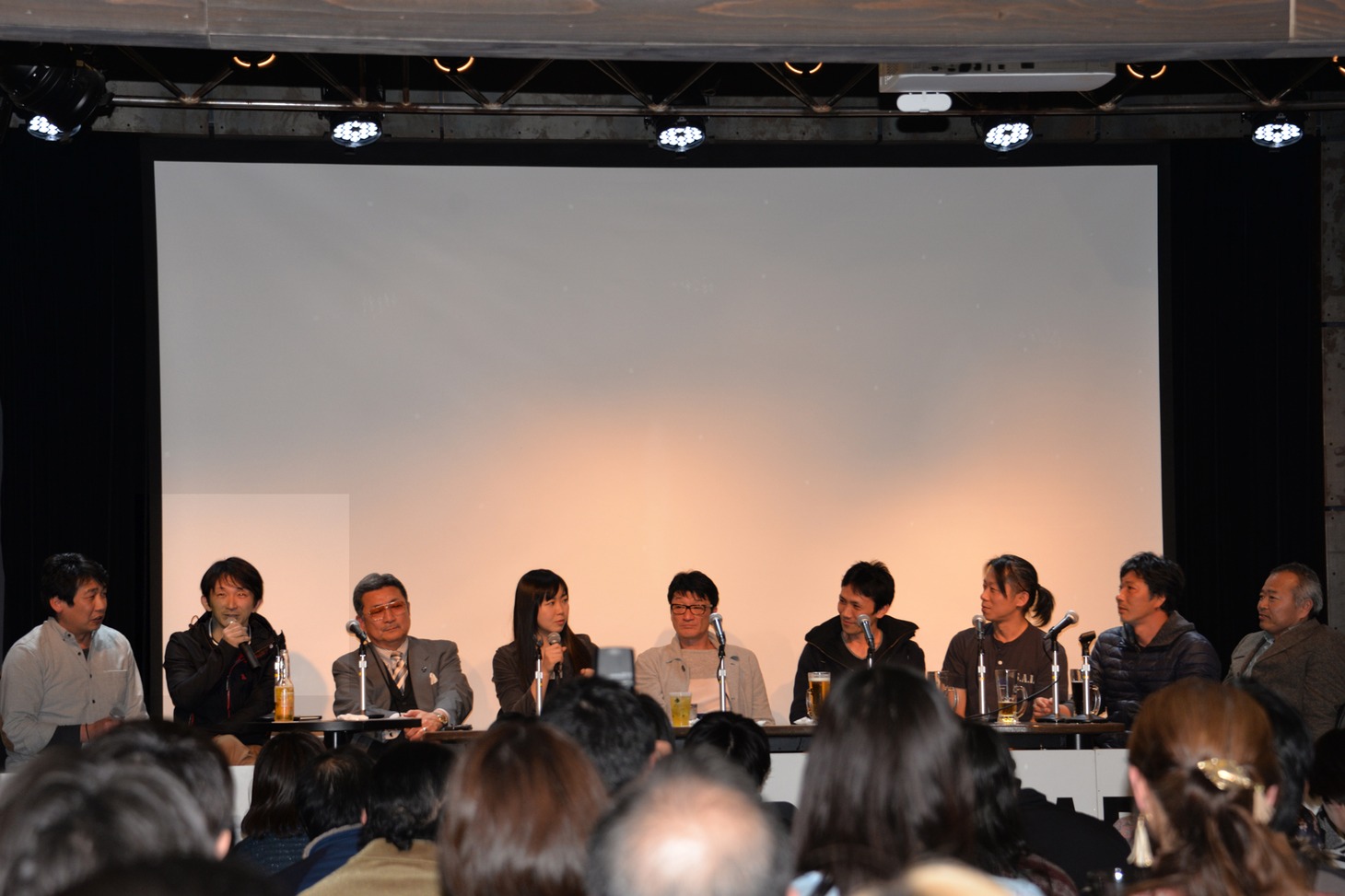 「アクションサミット」の様子。左から横山誠、谷垣健治、高瀬将嗣、大島遥、小沢和義、下村勇二、森崎えいじ、田渕景也、辻井啓伺。