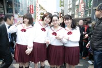 「暗黒女子」公開直前イベントにて、東京・原宿の竹下通りを歩くキャストたち。