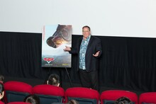 来日の喜びを語るジョン・ラセター。