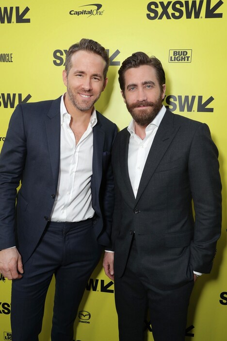 左からライアン・レイノルズ、ジェイク・ギレンホール。