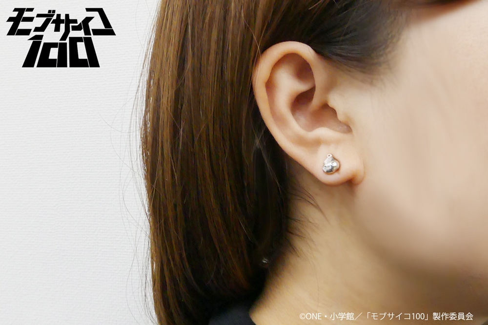 ピアスの着用例。