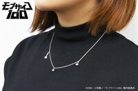 ネックレスの着用例。