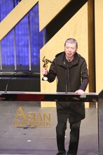 最優秀作品賞を受賞した「我不是潘金蓮（原題）」の監督フォン・シャオガン。