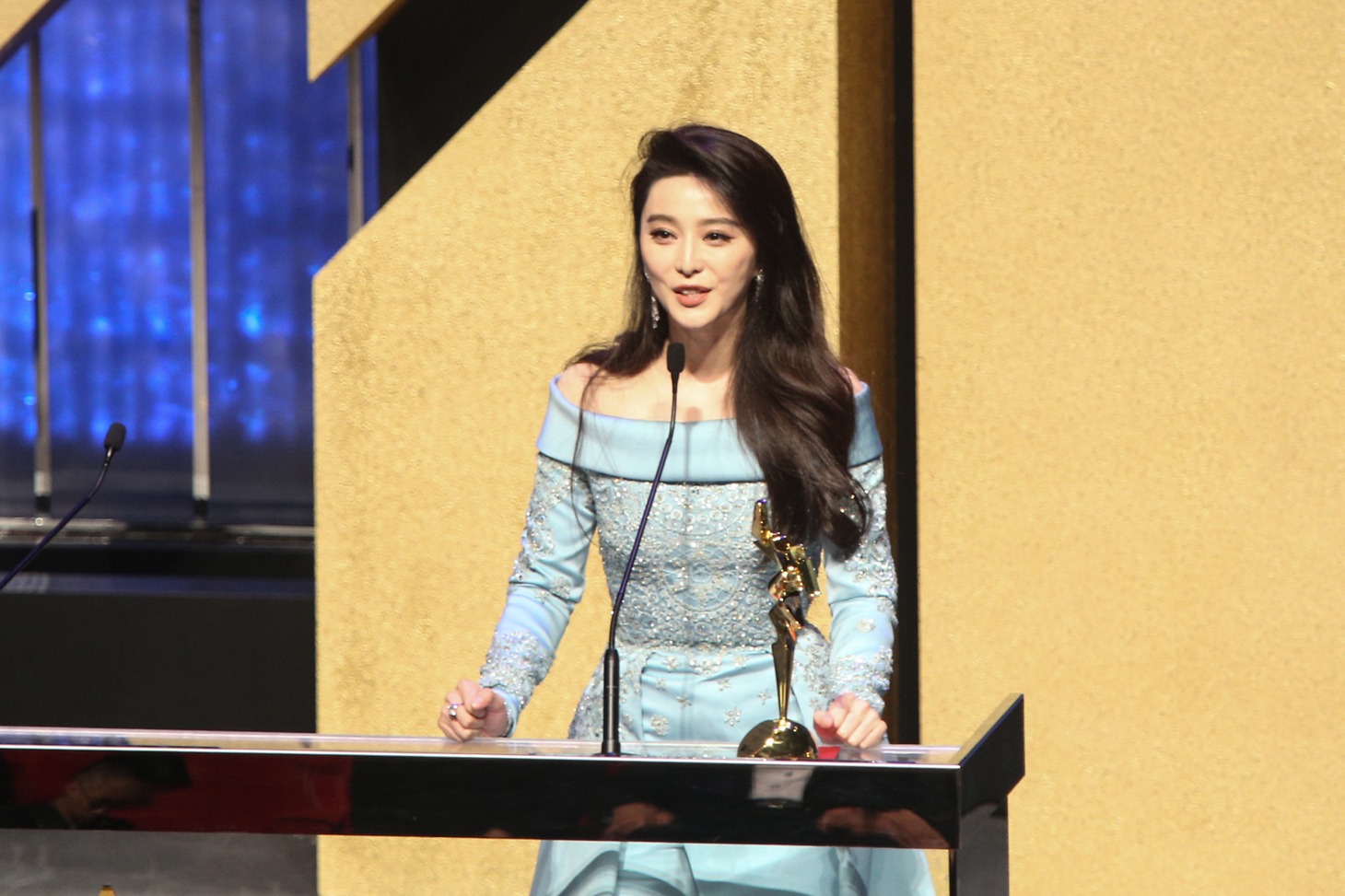 最優秀主演女優賞を受賞したファン・ビンビン。
