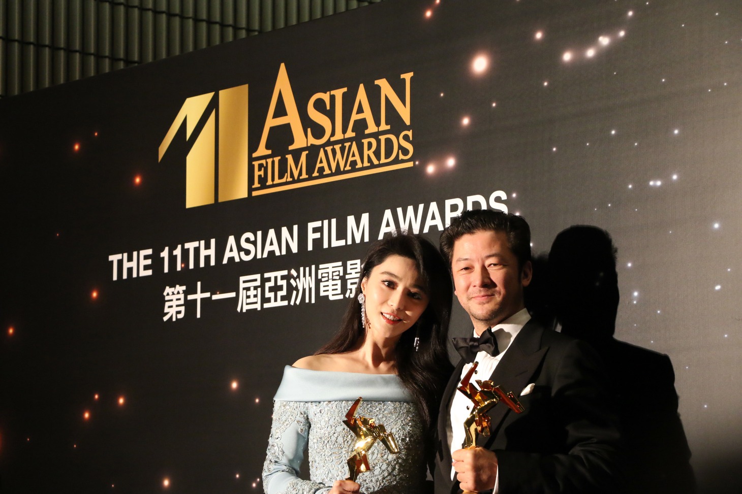 左からファン・ビンビン、浅野忠信。