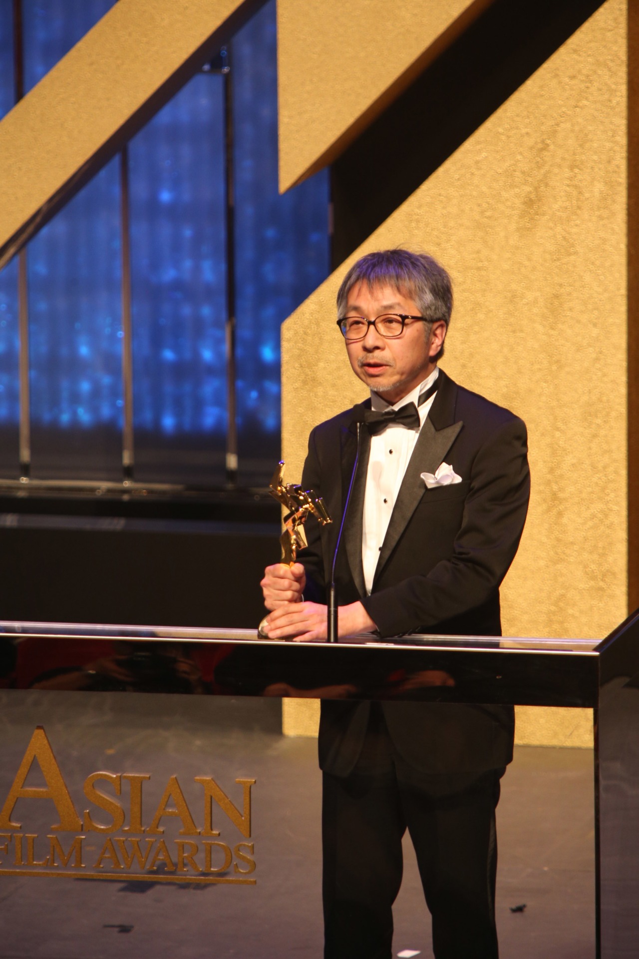 最優秀視覚効果賞を受賞した大屋哲男。