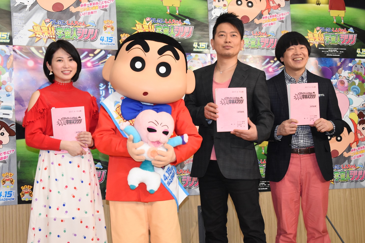 「映画クレヨンしんちゃん 襲来!! 宇宙人シリリ」公開アフレコイベントの様子。