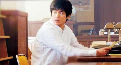 「君の膵臓をたべたい」より12年後の“僕”を演じる小栗旬。