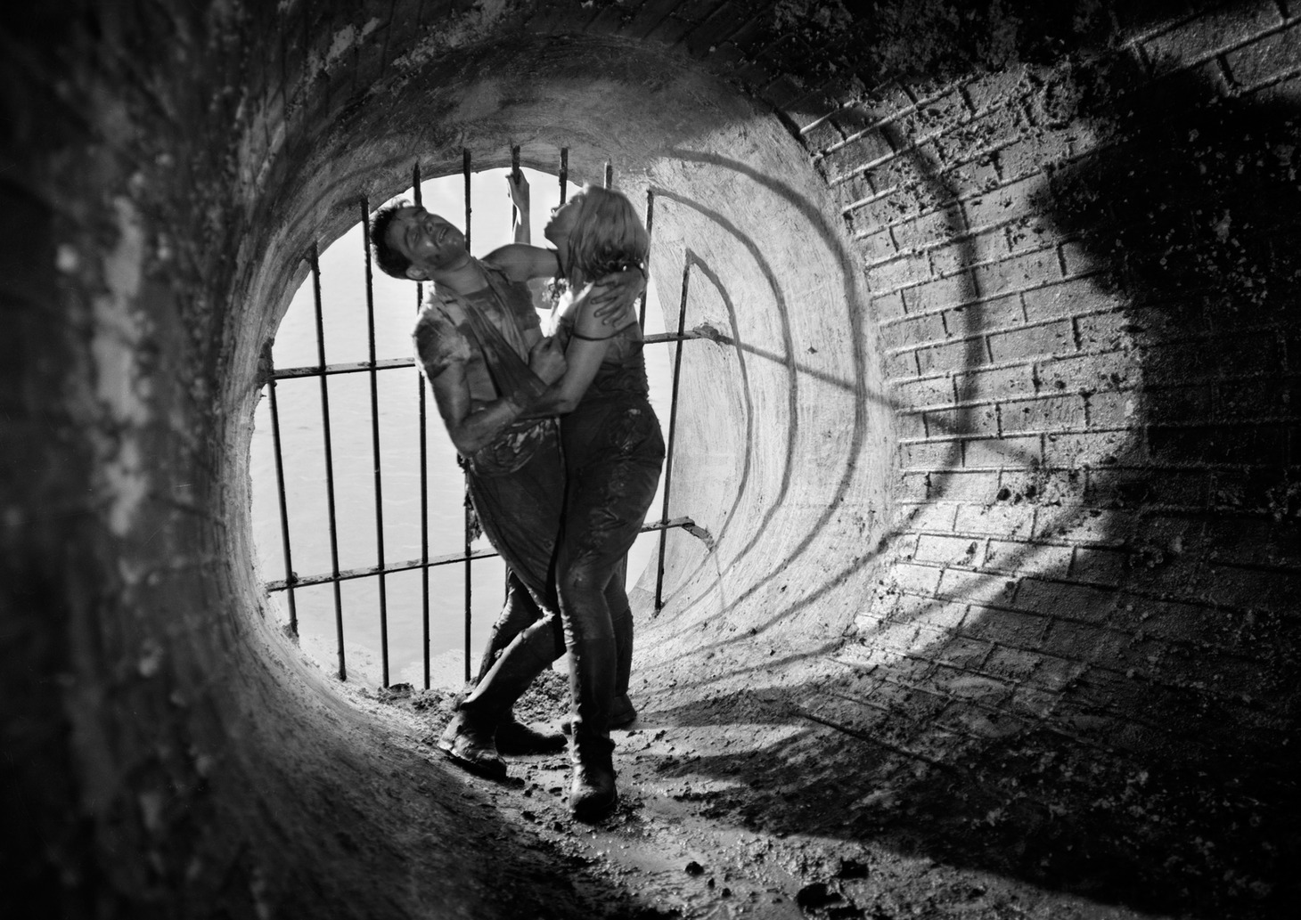 「地下水道」 (c)STUDIO FILMOWE „KADR”