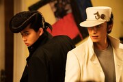「ジョジョの奇妙な冒険 ダイヤモンドは砕けない 第一章」より山崎賢人（左）と伊勢谷友介（右）。
