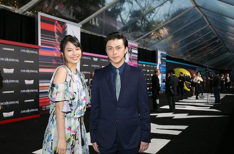 「パワーレンジャー」ワールドプレミアに参加した広瀬アリス（左）、勝地涼（右）。