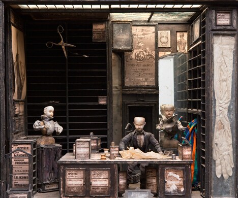 クエイ兄弟「ストリート・オブ・クロコダイル」より〈仕立屋の店内〉1986年　photo(c)Robert Barker