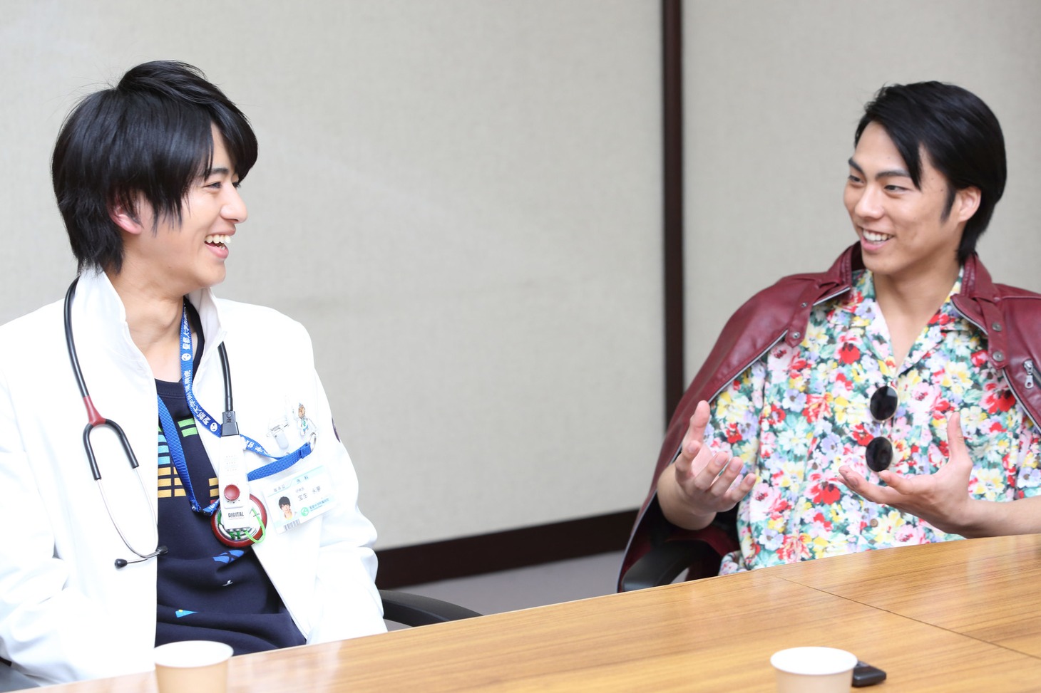 左から飯島寛騎、小野塚勇人。