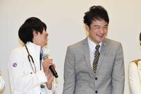 左から飯島寛騎、小田井涼平。