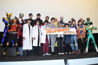 「仮面ライダー×スーパー戦隊 超スーパーヒーロー大戦」舞台挨拶の様子。