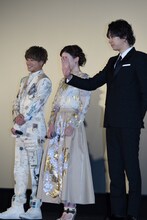 左から白濱亜嵐、永野芽郁、三浦翔平。