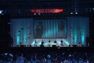 「劇場版 魔法科高校の劣等生 星を呼ぶ少女」イベントの様子。左から内山夕実、中村悠一、早見沙織、佐藤聡美、日笠陽子。