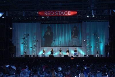 「劇場版 魔法科高校の劣等生 星を呼ぶ少女」イベントの様子。左から内山夕実、中村悠一、早見沙織、佐藤聡美、日笠陽子。