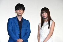 左から吉沢亮、内田理央。