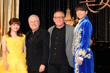 左から昆夏美、アラン・メンケン、ビル・コンドン、山崎育三郎。