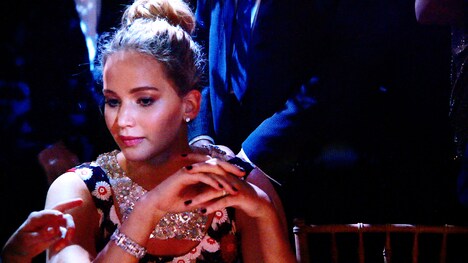 「メットガラ ドレスをまとった美術館」より、ジェニファー・ローレンス。