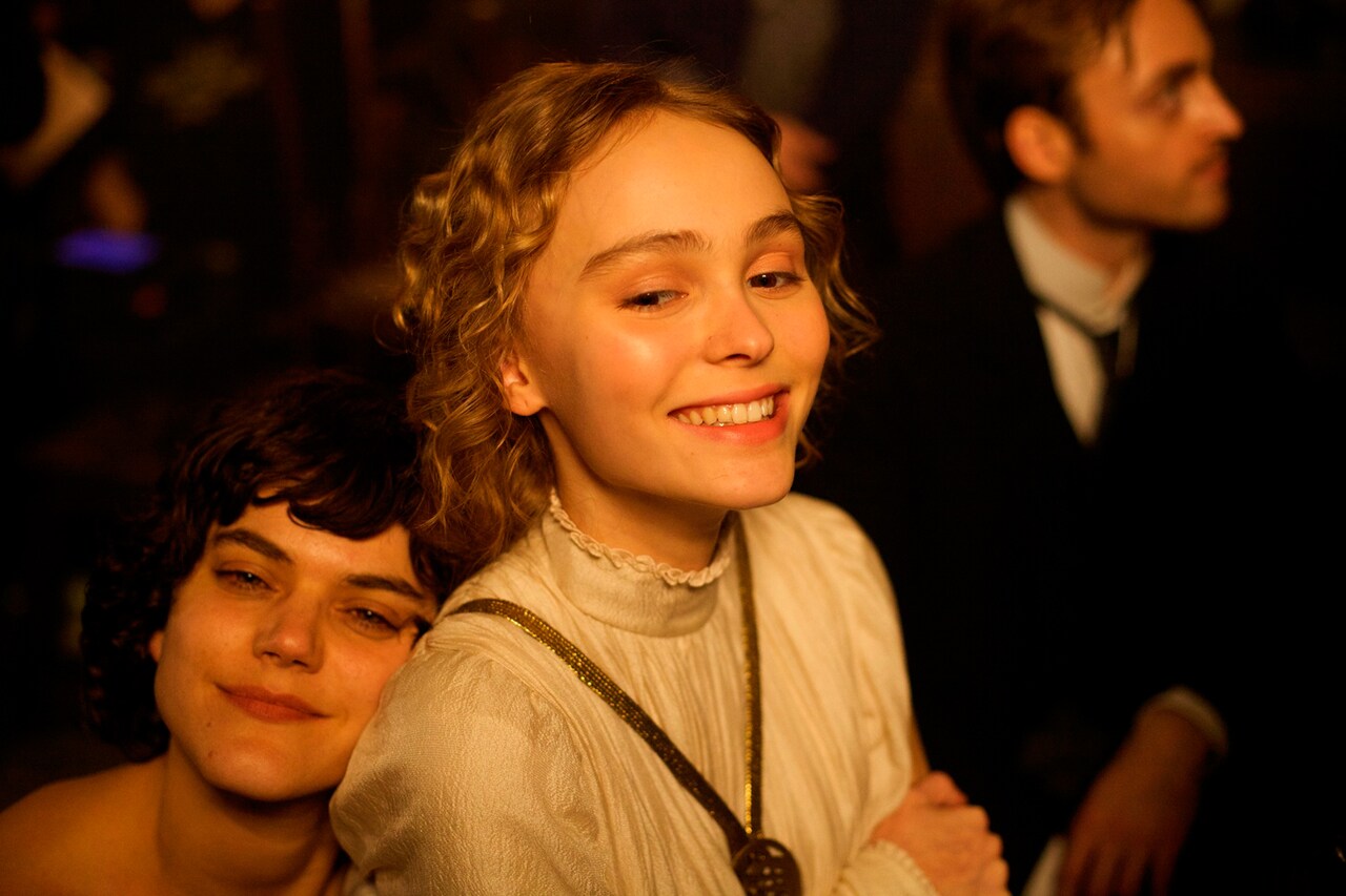 リリー・ローズ・デップ出演作の予告解禁、2人のダンサーが美しさ競う