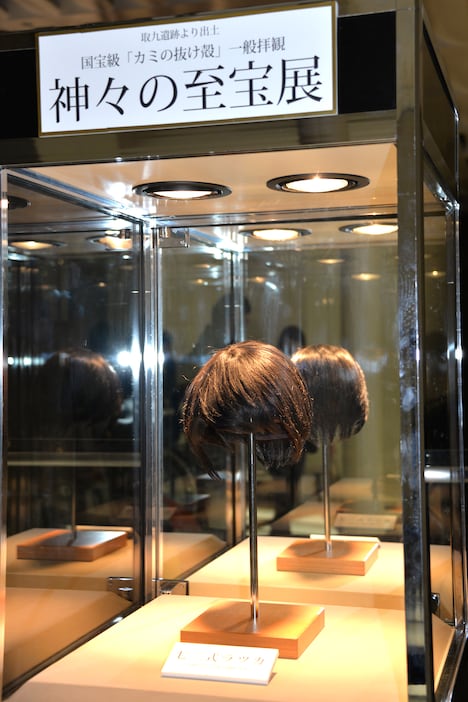 「警部補 矢部謙三～人工頭脳（ZUNOU）VS人工頭毛（ZUMOU）～」配信記念イベントの会場展示物。