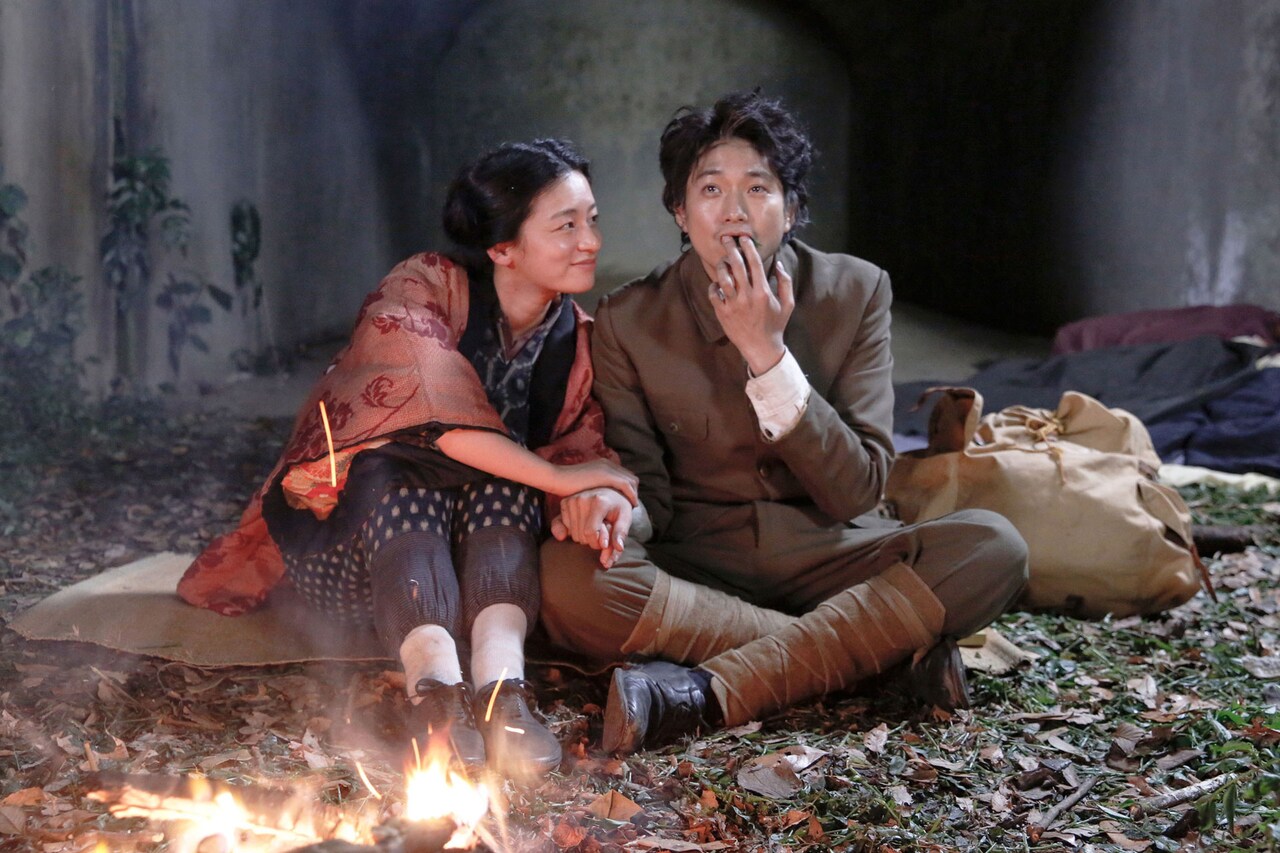 「いつまた、君と」尾野真千子と向井理が仲良く寄り添う姿など新写真6枚が公開